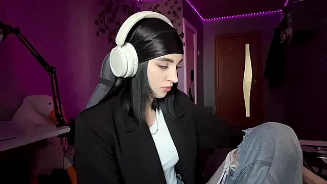 Snapshot of NightFoxxx chatting on 06-04-26, 10:31 NightFoxxx online show from 06-04-26, 10:31