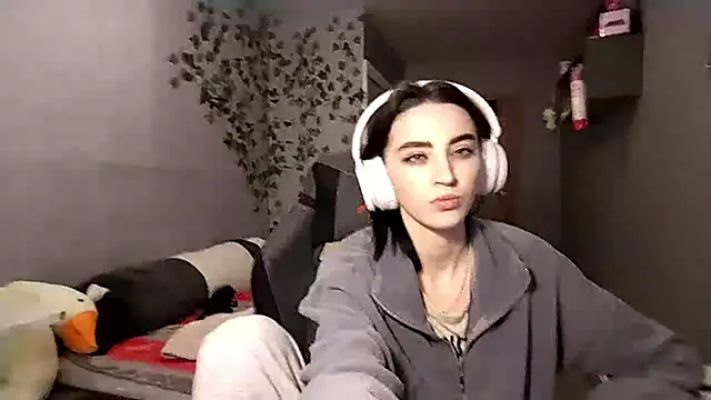 Snapshot of NightFoxxx chatting on 06-19-26, 09:15 NightFoxxx online show from 06-19-26, 09:15