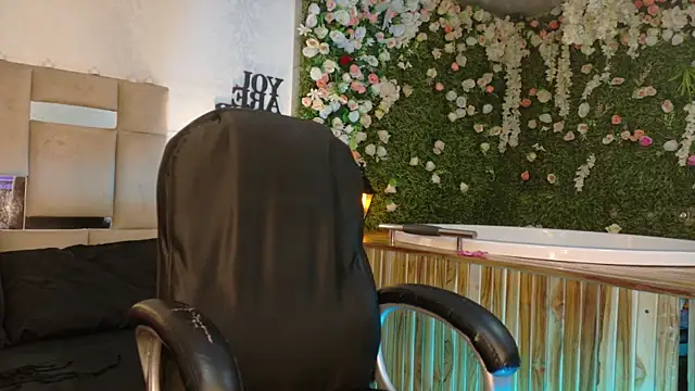 KarolFoxxi   online show from 07-31-26, 02:00