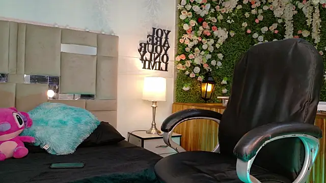 KarolFoxxi   online show from 07-12-26, 09:32