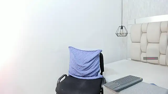 Snapshot of Bella_adamss_ chatting on 05-21-26, 03:26 Bella adamss online show from 05-21-26, 03:26
