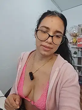 alanahot94 online show from 06-07-26, 02:00