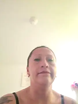 Snapshot of Vely_ chatting on 06-17-26, 08:19 Vely online show from 06-17-26, 08:19