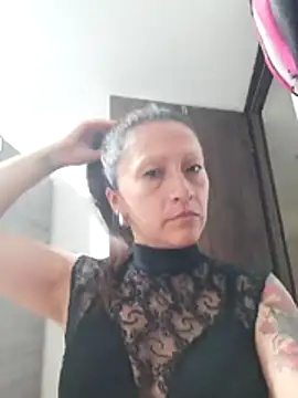 Snapshot of Vely_ chatting on 05-27-26, 02:08 Vely online show from 05-27-26, 02:08
