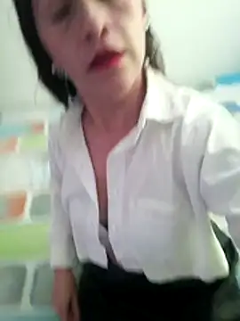 Snapshot of Vely_ chatting on 06-03-26, 06:45 Vely online show from 06-03-26, 06:45