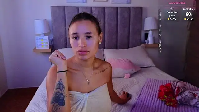 Victoria Hils online show from 07-06-26, 04:42