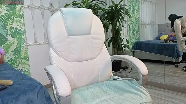 Snapshot of baby_julieta00 chatting on 06-20-26, 12:32 baby julieta00 online show from 06-20-26, 12:32