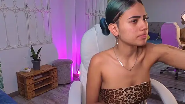 Snapshot of baby_julieta00 chatting on 05-22-26, 12:03 baby julieta00 online show from 05-22-26, 12:03