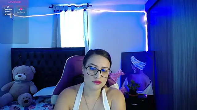 EsmeraldaReign online show from 05-08-26, 08:56
