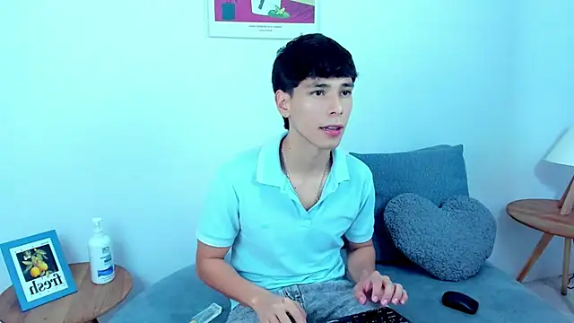 Snapshot of jacob_colliins chatting on 05-28-26, 02:52 jacob colliins online show from 05-28-26, 02:52