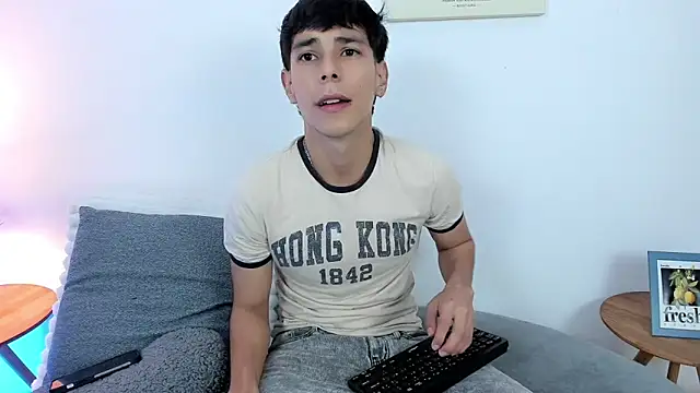 Snapshot of jacob_colliins chatting on 05-15-26, 02:53 jacob colliins online show from 05-15-26, 02:53