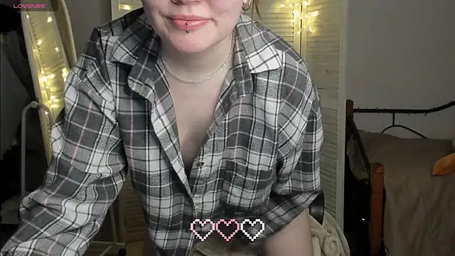 Snapshot of RinaSXY chatting on 05-17-26, 08:53 RinaSXY online show from 05-17-26, 08:53