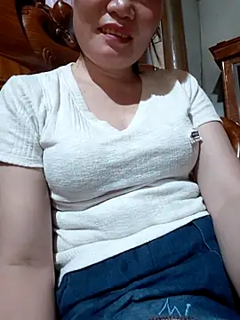 Snapshot of -Trici- chatting on 06-19-26, 10:32 -Trici- online show from 06-19-26, 10:32