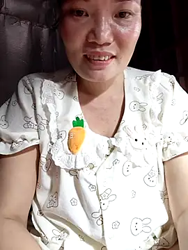 Snapshot of -Trici- chatting on 06-11-26, 03:42 -Trici- online show from 06-11-26, 03:42