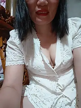 Snapshot of -Trici- chatting on 07-20-26, 11:51 -Trici- online show from 07-20-26, 11:51