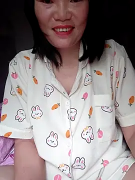 Snapshot of -Trici- chatting on 06-20-26, 10:59 -Trici- online show from 06-20-26, 10:59
