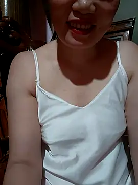 Snapshot of -Trici- chatting on 07-27-26, 11:12 -Trici- online show from 07-27-26, 11:12