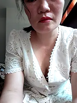 Snapshot of -Trici- chatting on 07-18-26, 09:18 -Trici- online show from 07-18-26, 09:18