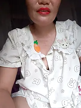 Snapshot of -Trici- chatting on 07-14-26, 10:21 -Trici- online show from 07-14-26, 10:21