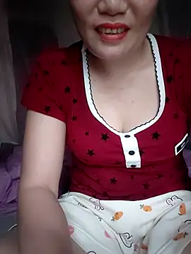 Snapshot of -Trici- chatting on 07-15-26, 10:33 -Trici- online show from 07-15-26, 10:33