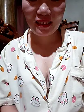 Snapshot of -Trici- chatting on 07-05-26, 11:00 -Trici- online show from 07-05-26, 11:00
