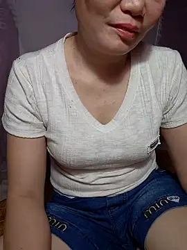 Snapshot of -Trici- chatting on 06-26-26, 11:54 -Trici- online show from 06-26-26, 11:54