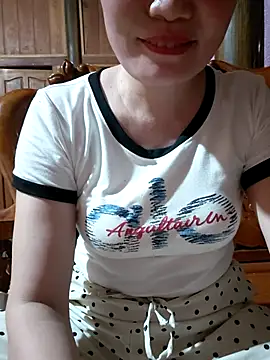 Snapshot of -Trici- chatting on 06-27-26, 12:11 -Trici- online show from 06-27-26, 12:11