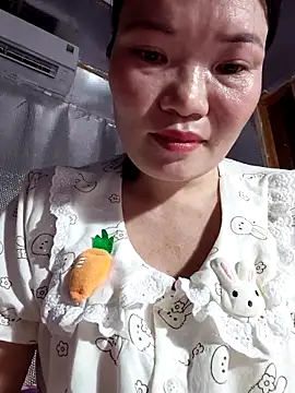 Snapshot of -Trici- chatting on 06-02-26, 04:01 -Trici- online show from 06-02-26, 04:01