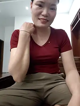 Snapshot of -Trici- chatting on 05-10-26, 01:04 -Trici- online show from 05-10-26, 01:04