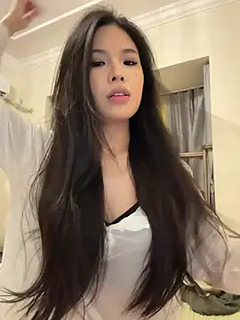 Snapshot of yy22111 chatting on 05-31-26, 12:11 yy22111 online show from 05-31-26, 12:11