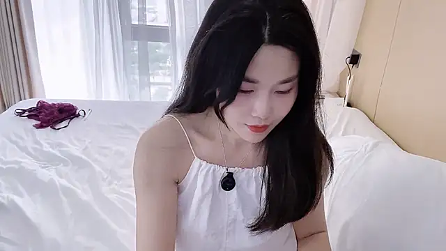 Emma qiqi online show from 05-20-26, 02:19