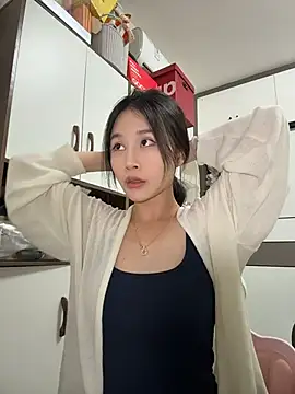 cuteluky18 online show from 05-25-26, 01:54