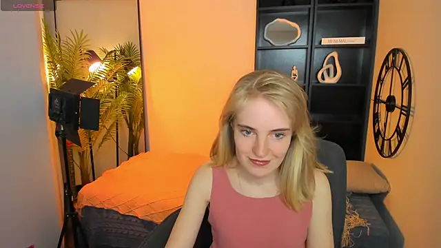 Snapshot of IrmaRonn chatting on 05-25-26, 10:47 IrmaRonn online show from 05-25-26, 10:47