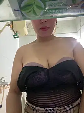 Snapshot of JucyLy chatting on 05-16-26, 03:55 JucyLy online show from 05-16-26, 03:55