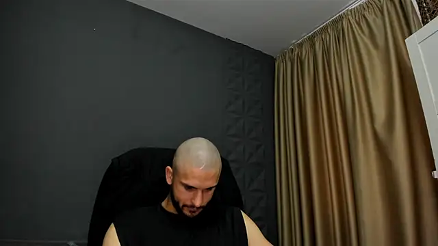 Snapshot of TroyWadee chatting on 06-07-26, 04:18 TroyWadee online show from 06-07-26, 04:18