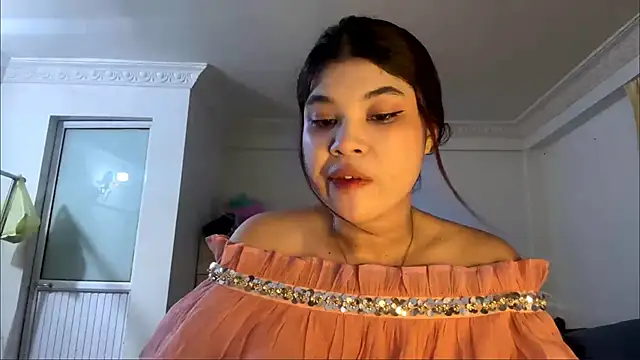 Snapshot of BellaVonarx chatting on 05-28-26, 12:44 BellaVonarx online show from 05-28-26, 12:44