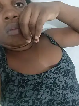 Snapshot of momspretty chatting on 05-31-26, 10:32 momspretty online show from 05-31-26, 10:32