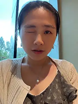 Snapshot of Iridessa- chatting on 07-19-26, 10:01 Iridessa- online show from 07-19-26, 10:01