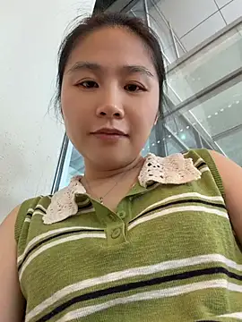 Snapshot of Iridessa- chatting on 07-18-26, 07:50 Iridessa- online show from 07-18-26, 07:50