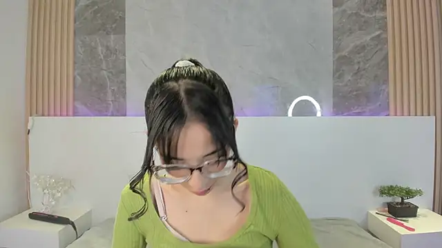 EmiliaBell  online show from 06-29-26, 01:00