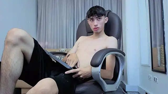 Snapshot of Caled_Saenz chatting on 05-28-26, 08:04 Caled Saenz online show from 05-28-26, 08:04