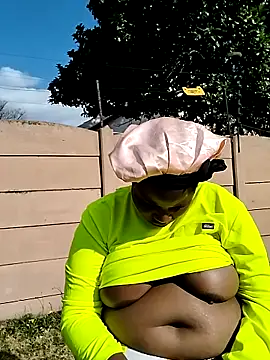 Snapshot of JuicyHoney_01 chatting on 06-27-26, 12:22 JuicyHoney 01 online show from 06-27-26, 12:22