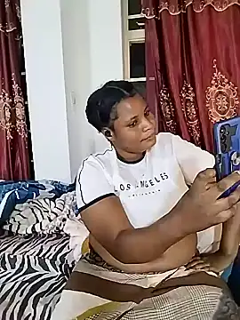 Snapshot of JuicyHoney_01 chatting on 07-24-26, 06:48 JuicyHoney 01 online show from 07-24-26, 06:48