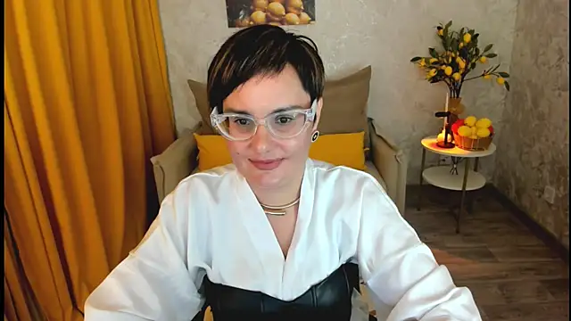 Snapshot of MayaNoire chatting on 06-06-26, 08:25 MayaNoire online show from 06-06-26, 08:25
