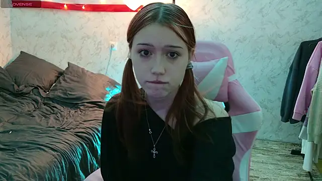 Snapshot of Luvellia chatting on 06-23-26, 09:51 Luvellia online show from 06-23-26, 09:51