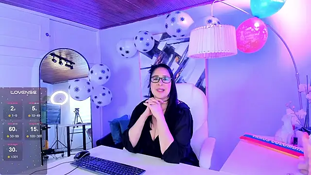 Snapshot of Bella_milff_ chatting on 06-19-26, 07:30 Bella milff online show from 06-19-26, 07:30