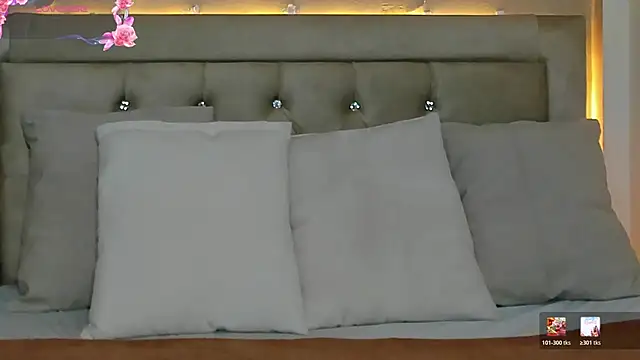Snapshot of EmilyWinter_ chatting on 06-14-26, 11:33 EmilyWinter online show from 06-14-26, 11:33