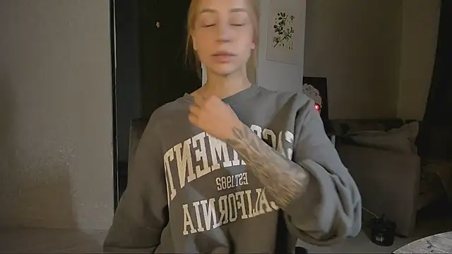 Snapshot of Jane_Bright chatting on 02-28-25, 08:39 Jane Bright online show from 02-28-25, 08:39