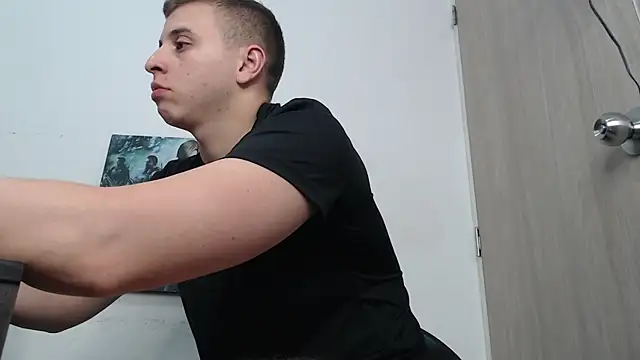 Snapshot of Draco_boy chatting on 05-19-26, 11:12 Draco boy online show from 05-19-26, 11:12