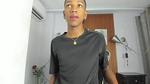 Snapshot of Afrowayuu chatting on 06-10-26, 05:47 Afrowayuu online show from 06-10-26, 05:47
